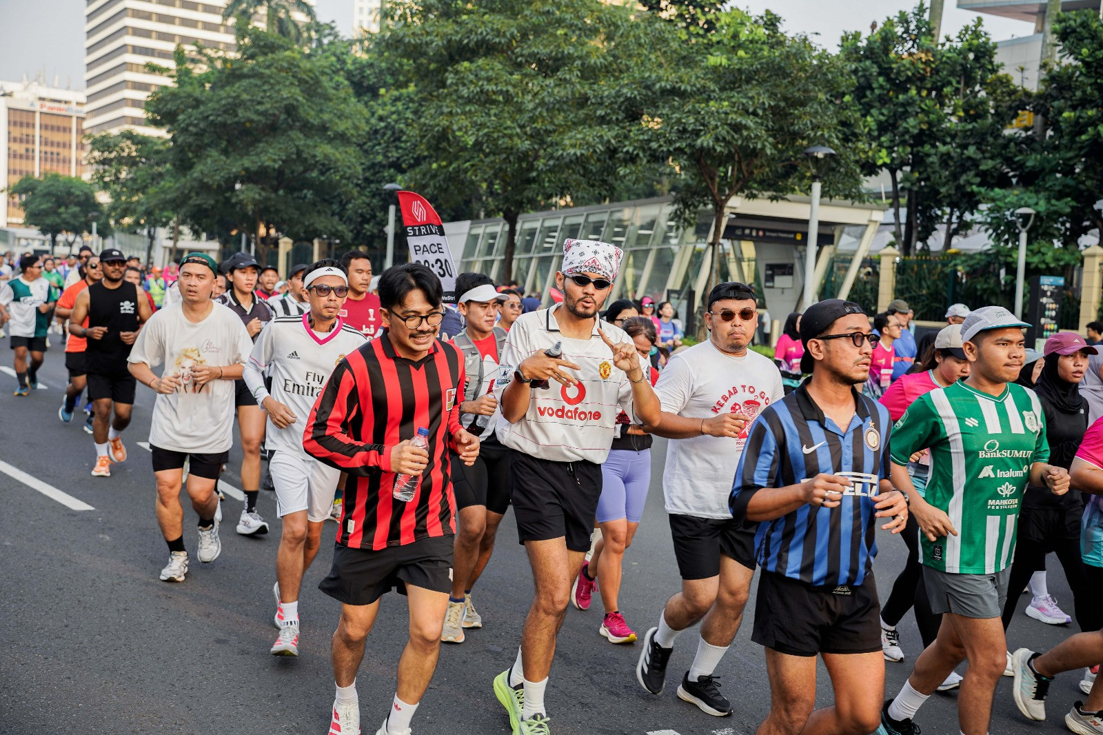 https://www.greenforcerun.id/uploads/post/2025/04/27/Jersey Run Green Force Run 2025 Jadi Titik Kumpul Anak Jersei Jakarta.jpg