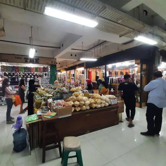 Oh iya, Green Force Run 2025 juga mengajak seluruh elemen suporter tanah air untuk ikut menjadi peserta. Budaya berolahraga ini yang sedang ditanamkan oleh pendukung Persebaya, Bonek.  Ini bakal menjadi momen bahwa Surabaya kota yang ramah, termasuk bagi para suporter di seluruh penjuru Tanah Air. Buktinya ada empat peserta yang berasal dari Bandung dan 26 pelari asal Malang yang ikutan di GFR 2025. Sampai ketemu tanggal 6 Juli yo, Rek!