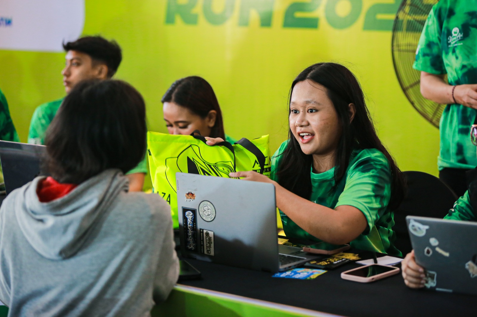 Semangat Pelari Mulai Terlihat di Pengambilan Race Pack Collection GFR 2025